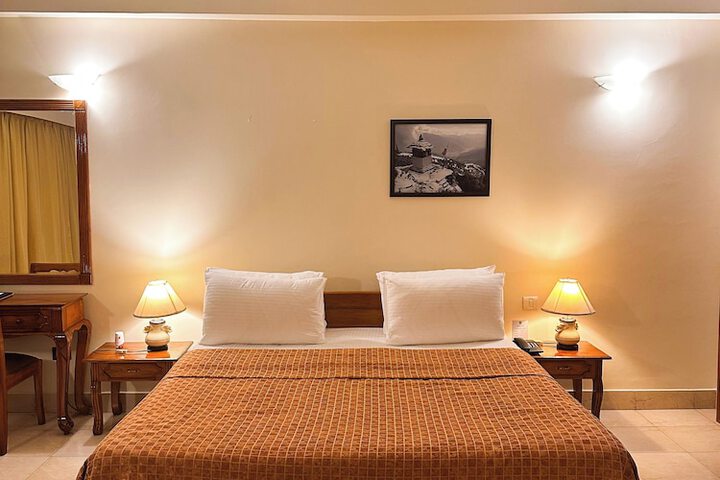 Room 6 of 37
