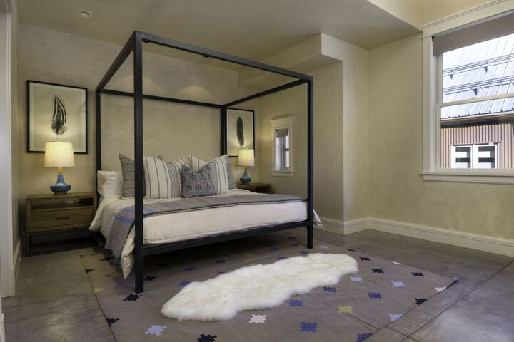 Room 11 of 382