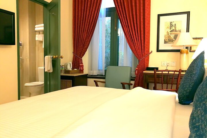 Room 13 of 108
