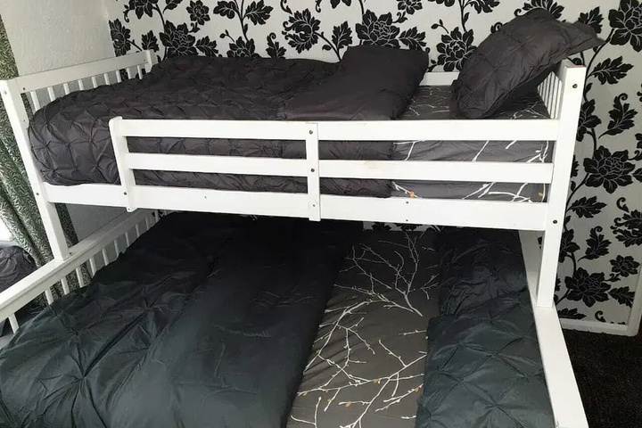 Room 5 of 12