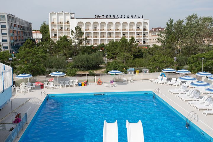 Pool 10 of 21