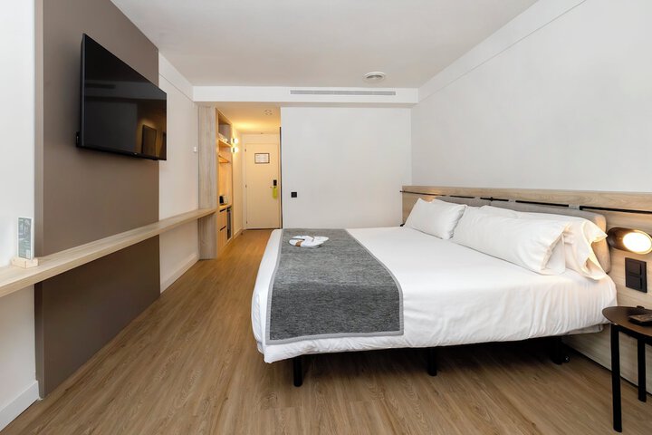 Room 16 of 82