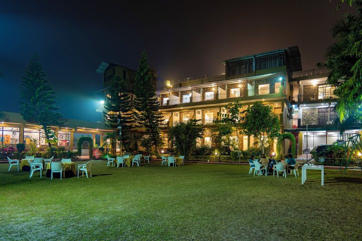 Hotel Exterior 98 of 114