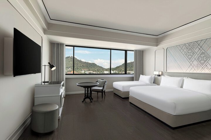 Room 28 of 63