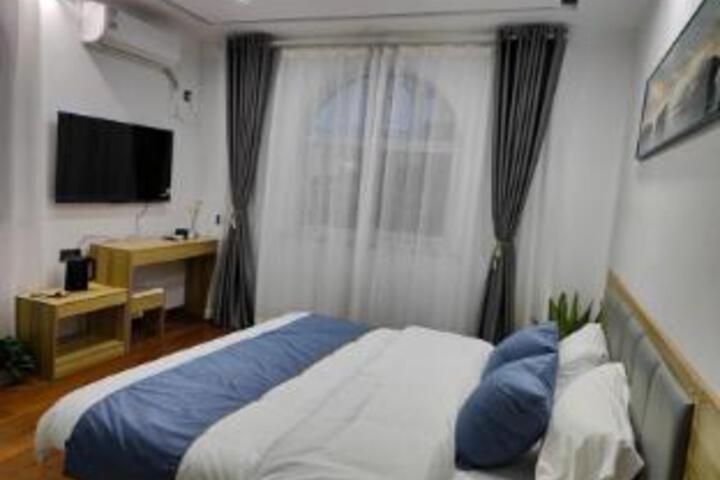 Room 5 of 6