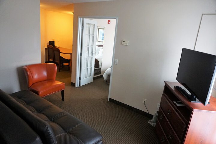 1 Bedroom Suite Queen Bed (22 of 26)
