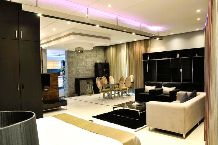 Room 14 of 28