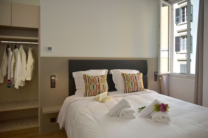Room 4 of 28
