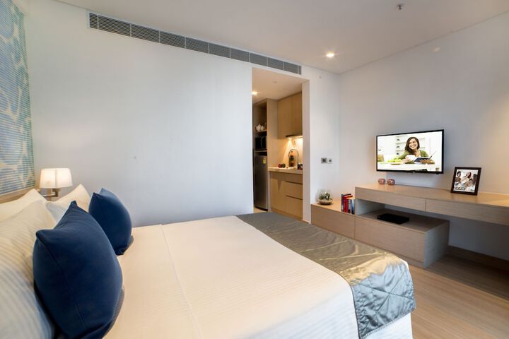 Room 11 of 84