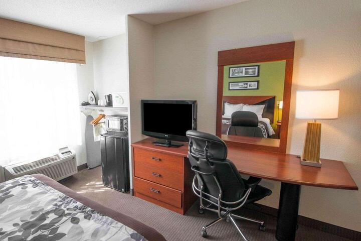 Queen Bed Accessible (5 of 12)