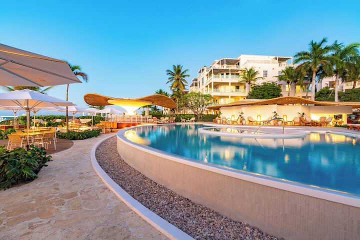 Hotel Pool