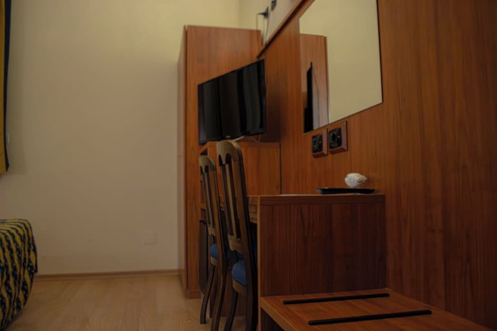 Room 22 of 36
