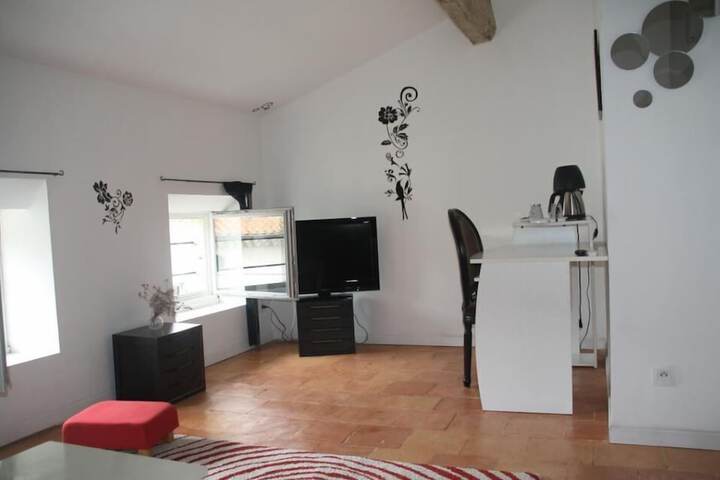 Room 4 of 33