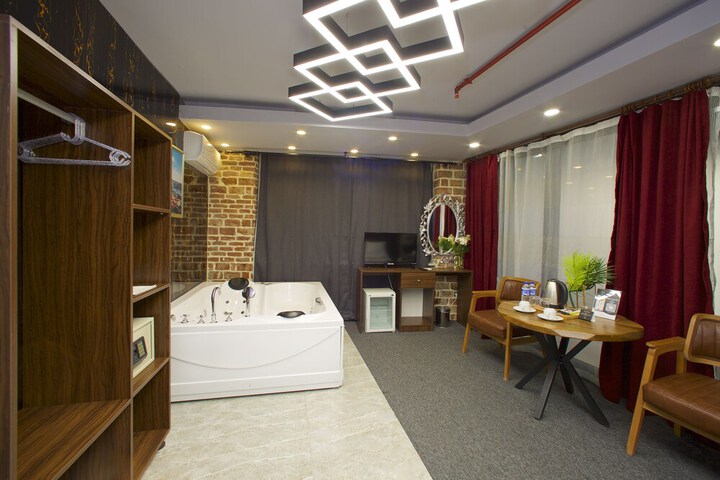 Room 8 of 49
