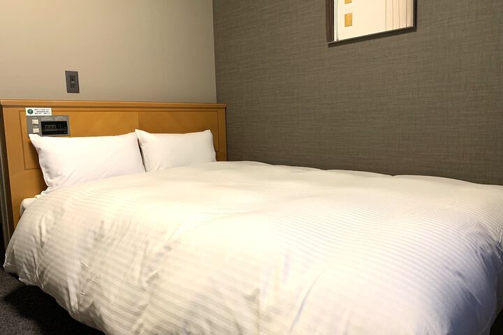Room 6 of 18