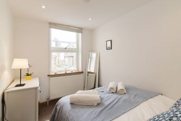 Room 5 of 17