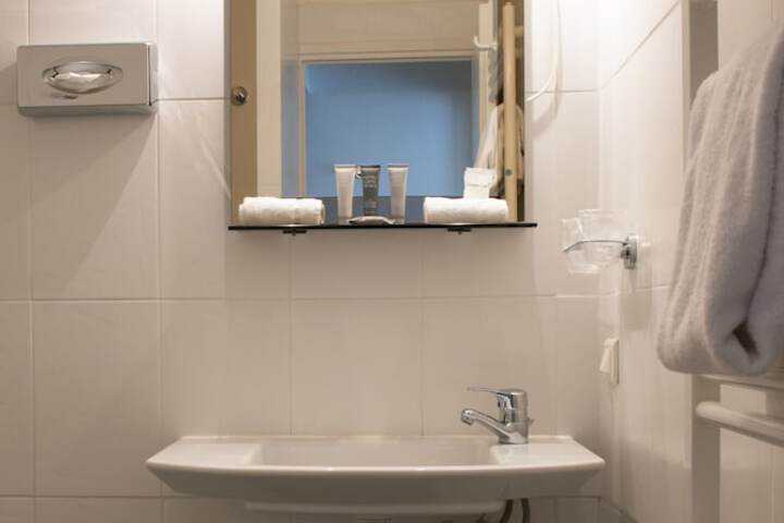 Room 30 of 63