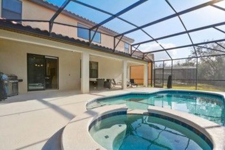 6 bedroom luxury home at Veranda Palms