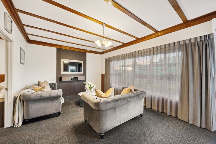 Room 12 of 27