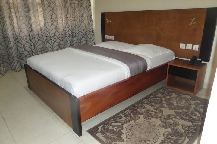 Room 9 of 37
