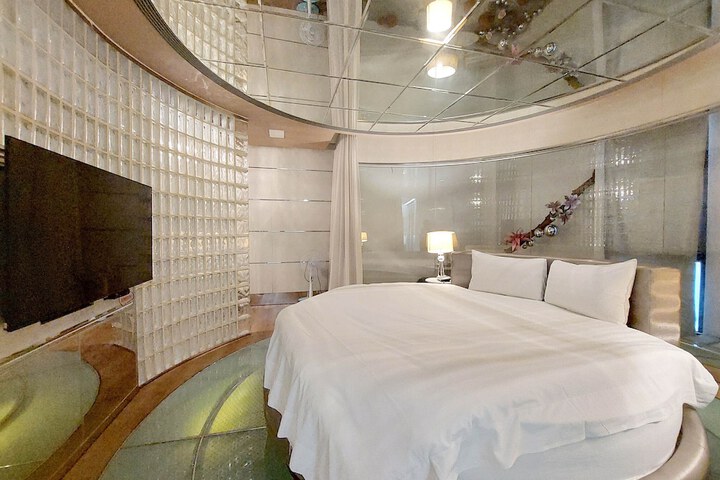 Room 13 of 69