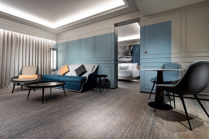 Room 9 of 32