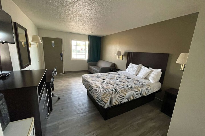 Room 16 of 35
