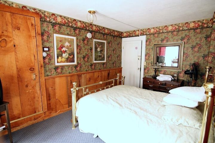 Room 64 of 165