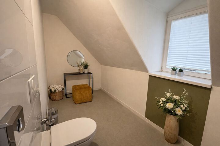 Room 10 of 25