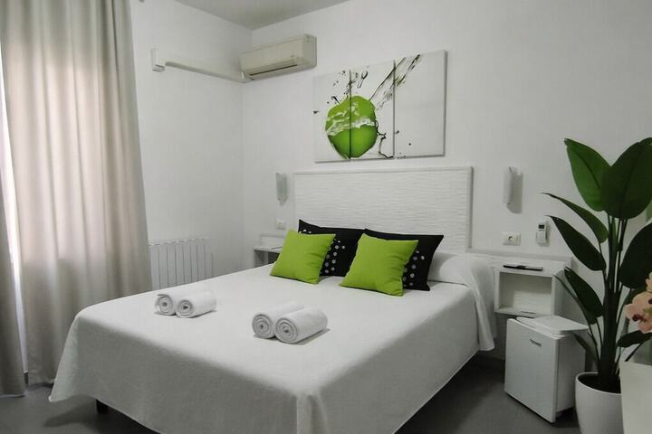 Room 12 of 25
