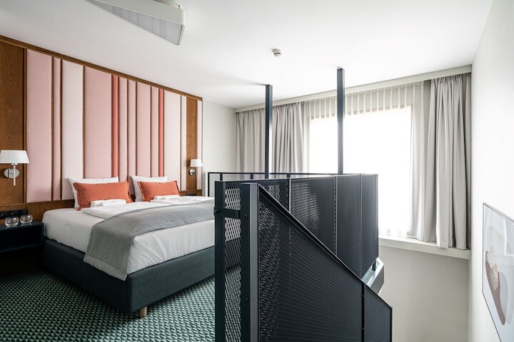 Room 16 of 26