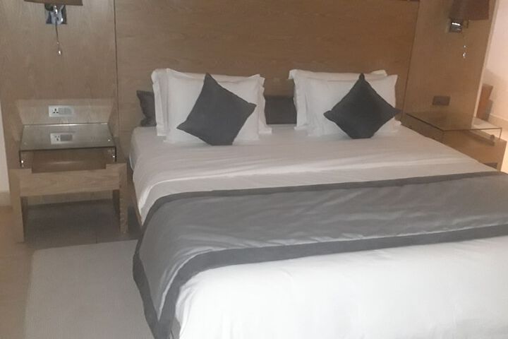 Room 14 of 90