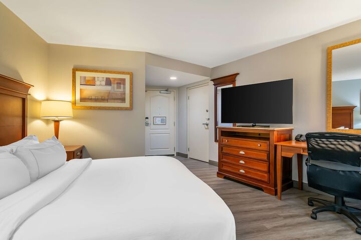 Room 6 of 33
