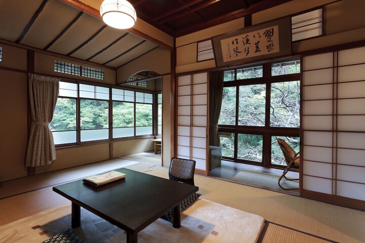 Room 16 of 70