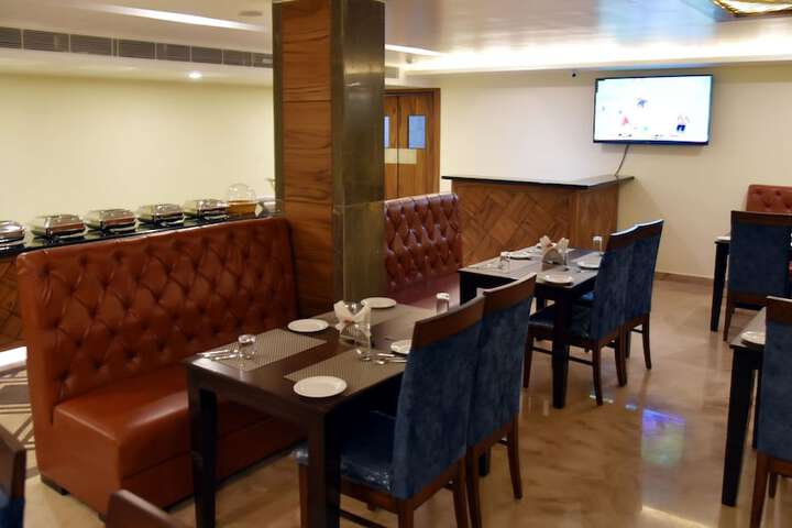 Dining 39 of 64