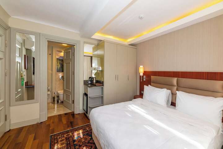 Room 65 of 102