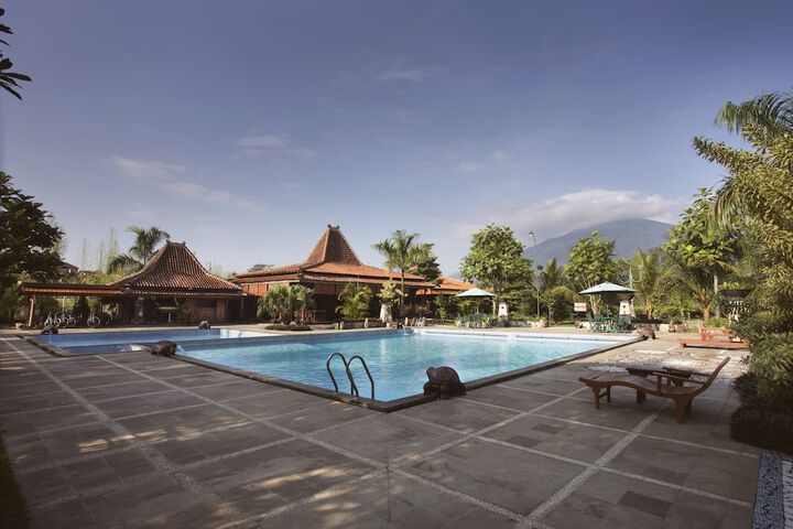 Pool Hotel