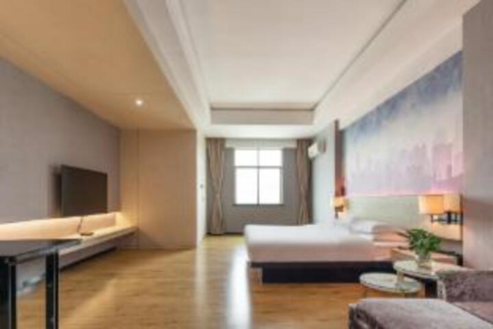 Room 16 of 16