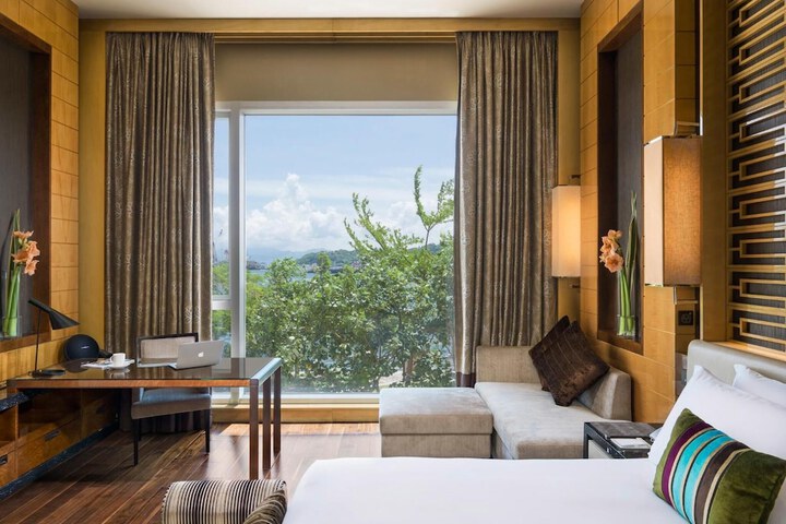 Room 14 of 32
