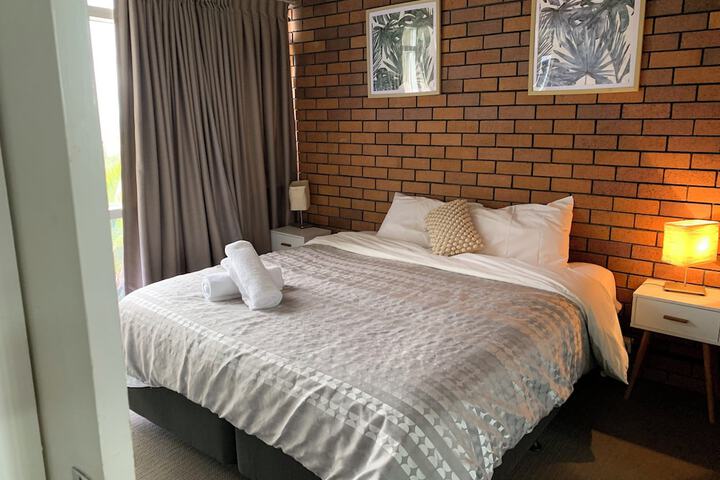 Room 5 of 75