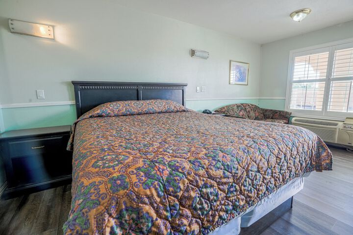 Room 18 of 37