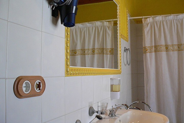 Room 22 of 38