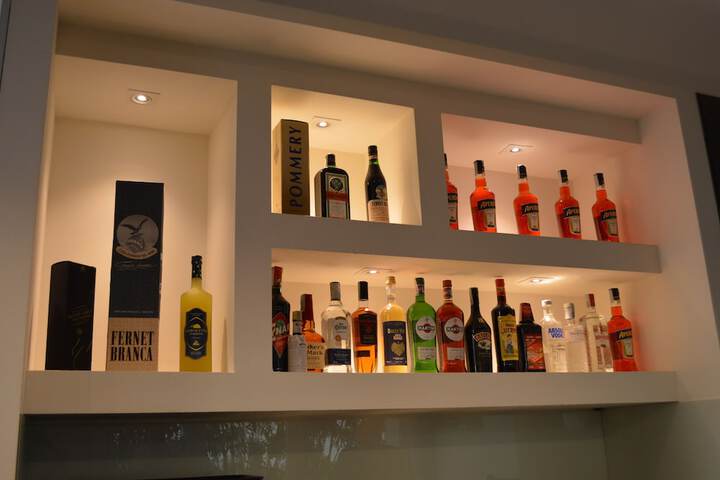 Lounge 112 of 140