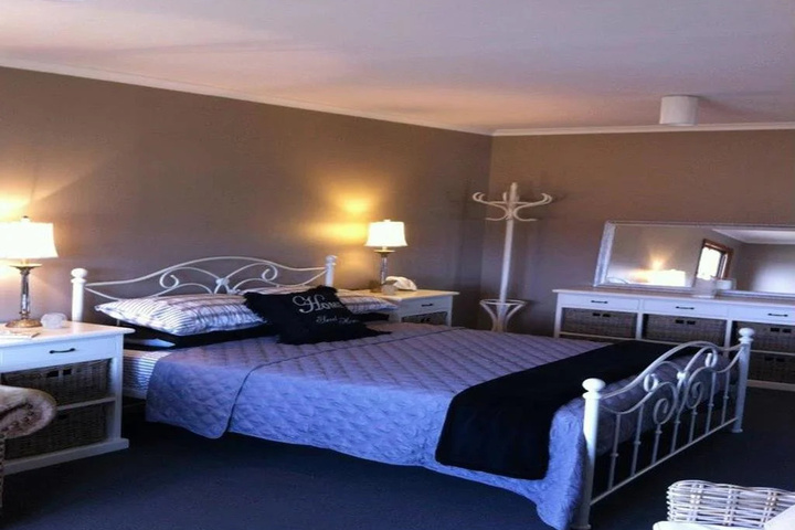 Room 5 of 13