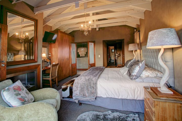 Room 4 of 32