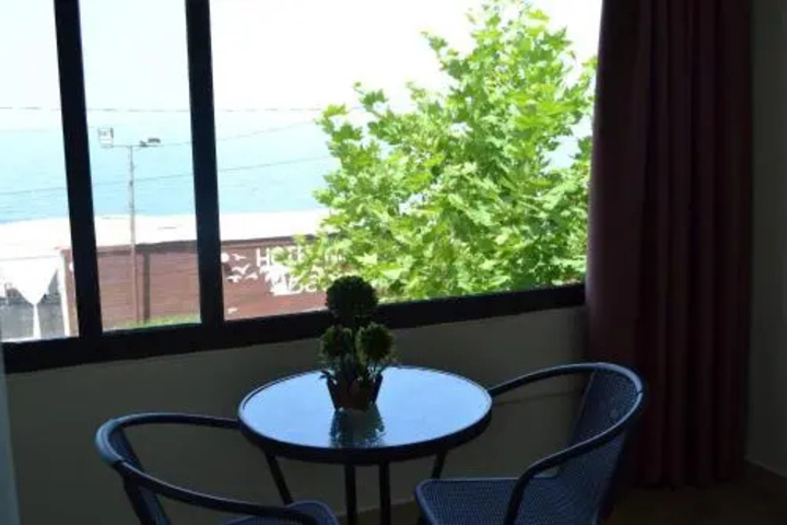 Terrace/Patio 9 of 10