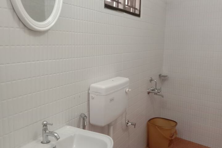 Room 26 of 34