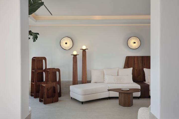 Hotel Interior 2 of 129