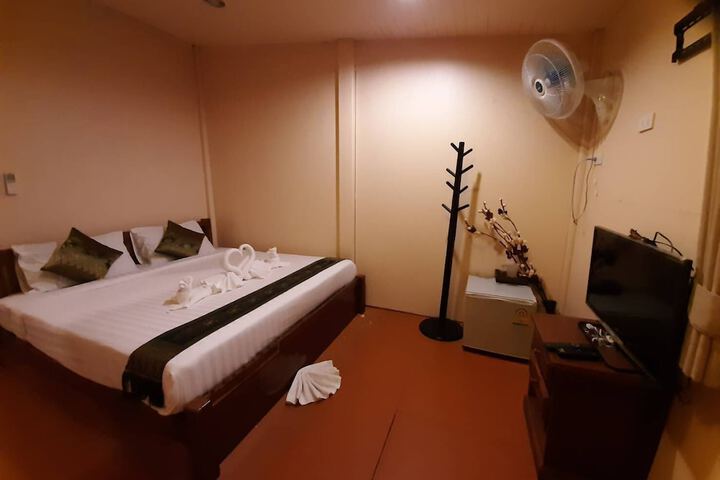 Room 6 of 44