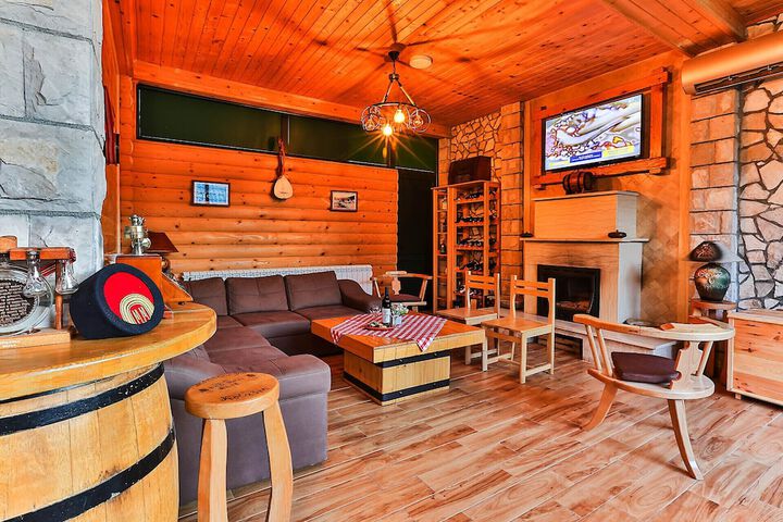 Lounge 46 of 65